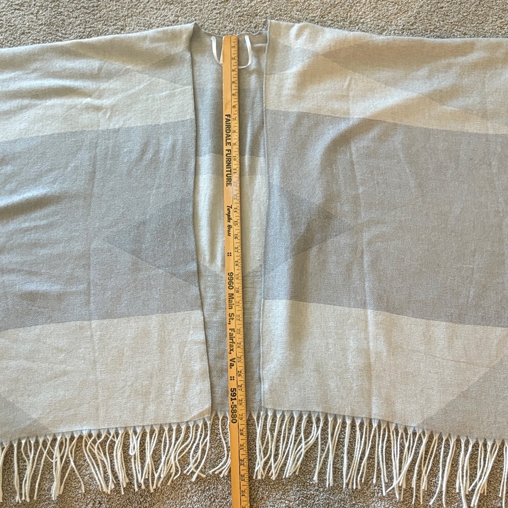 a.n.a Soft Gray and Cream Fringe Shawl Poncho NWOT - Picture 9 of 13